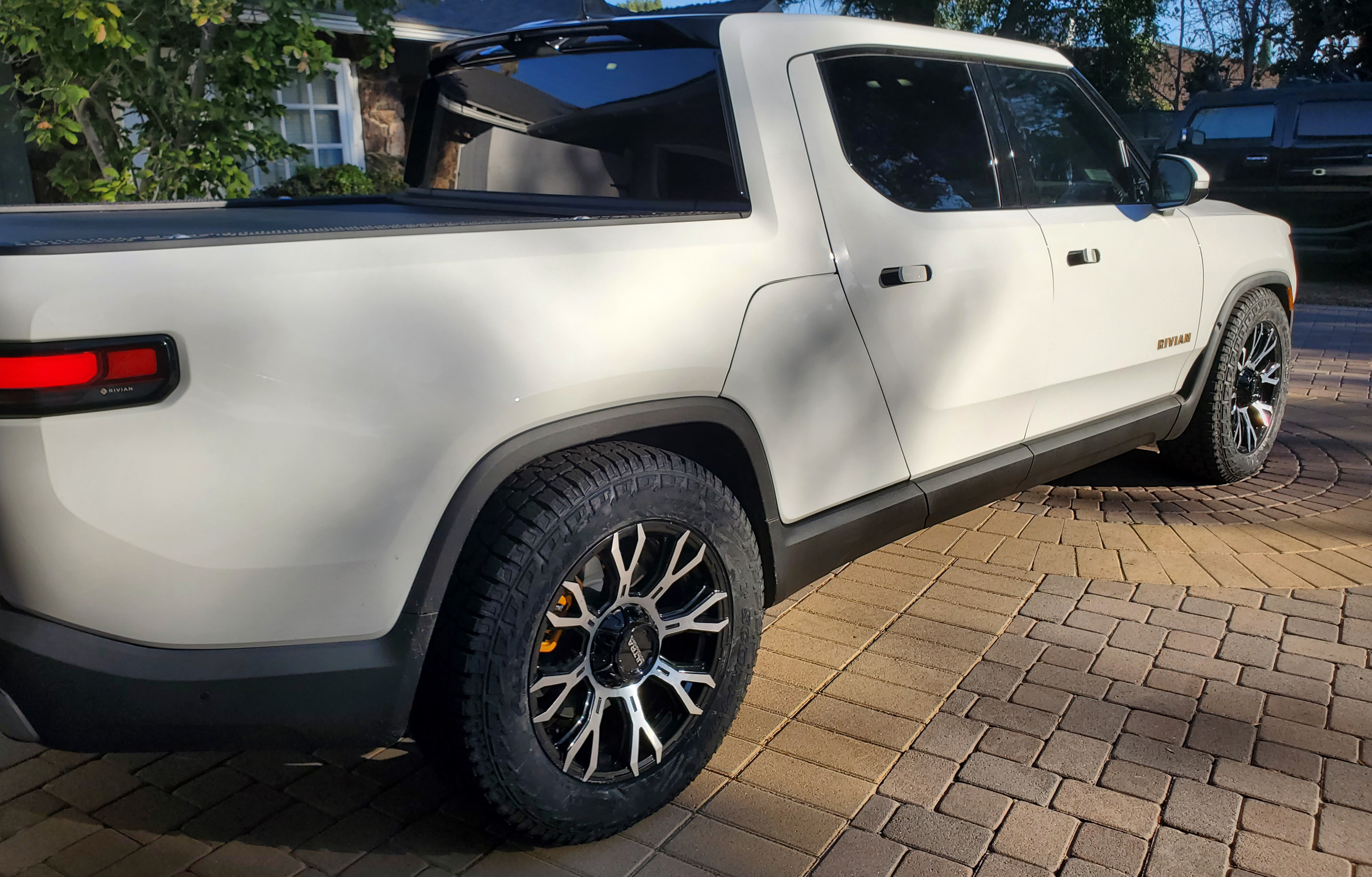 Rivian R1T R1S UPDATED - New Custom Wheels / Tires 20x9, 18mm offset, with 275/60/20 Pirelli's (33") - NO RUBBING 1657323753031