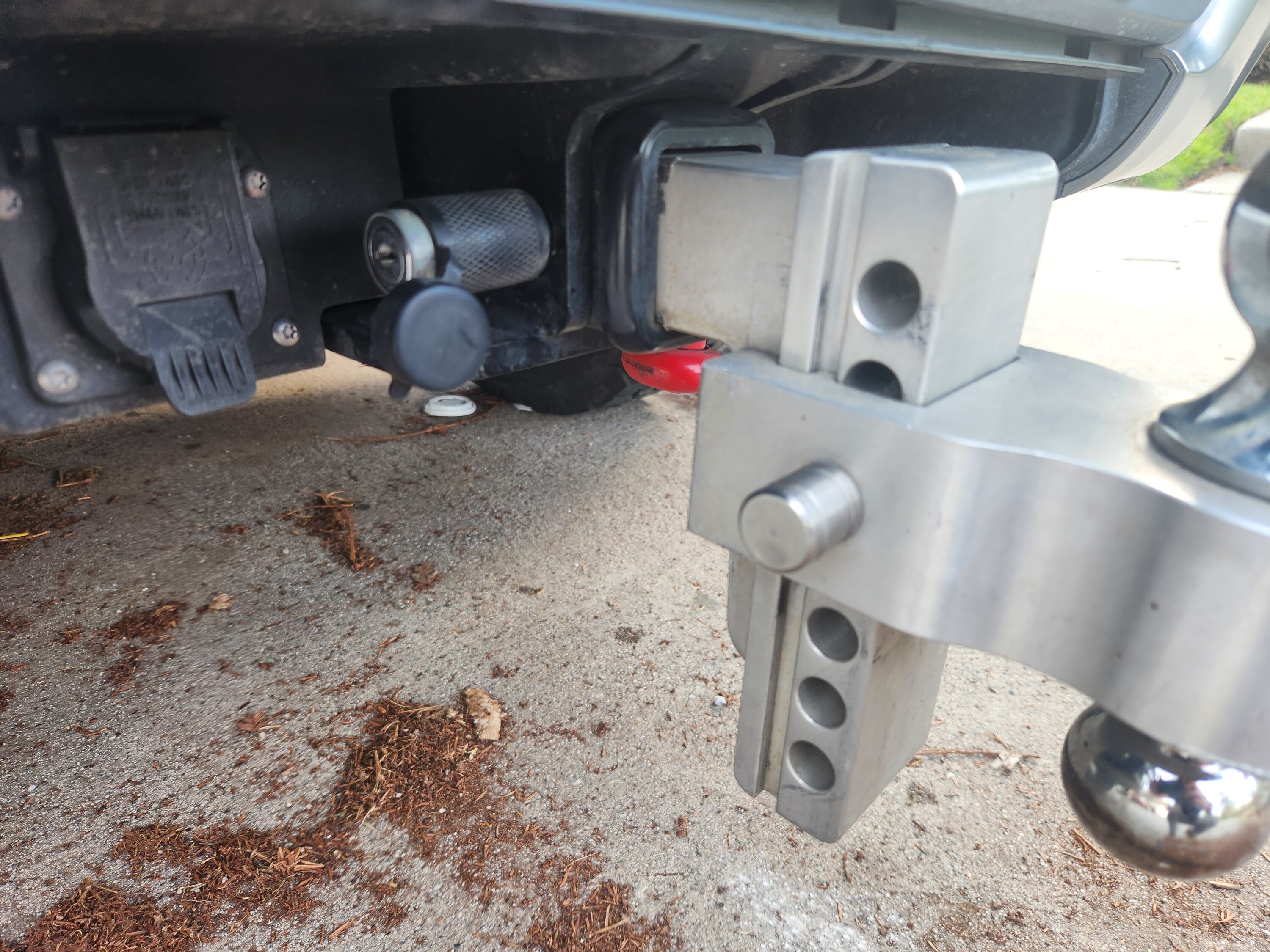 Rivian R1T R1S R1S towing setup - need help working with poor hitch design. 17101176764306090391368173371489
