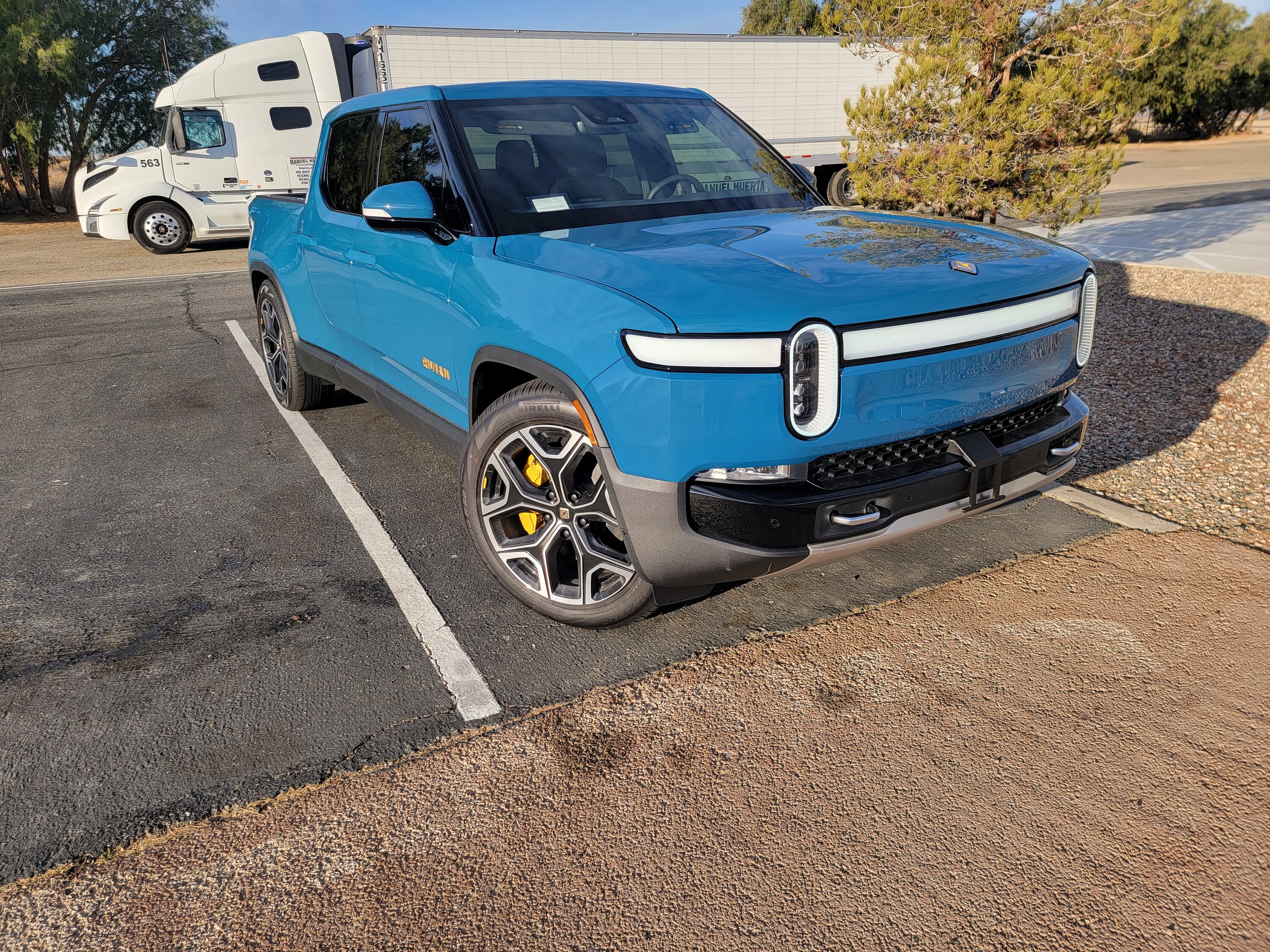 Rivian R1T R1S 📸 Post Your Best Photo Here For Year-End Rivian Mosaic! 20221206_075953