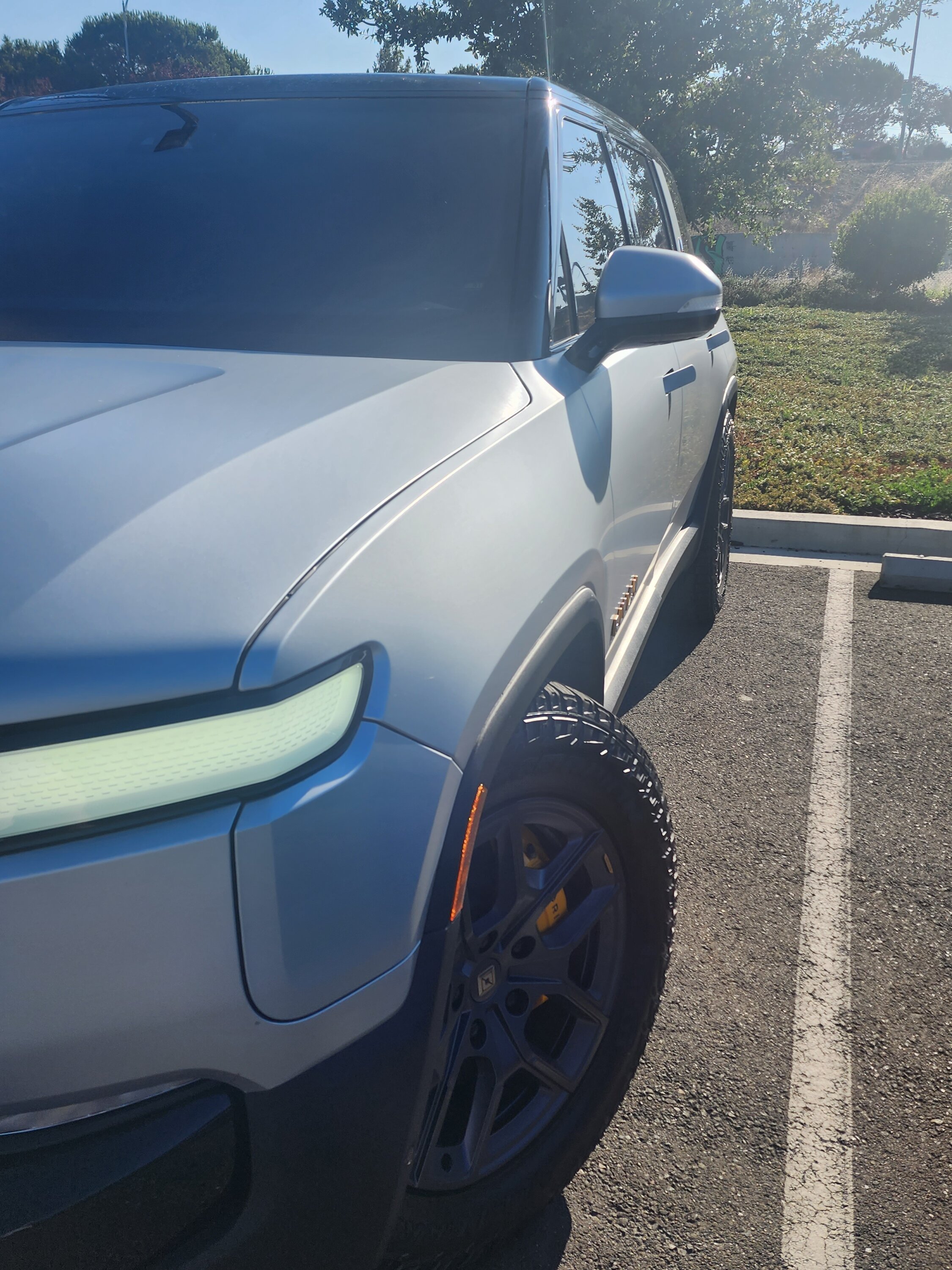 Rivian R1T R1S Using paint protection film to make this Rivian R1S two tone! 20230812_083730