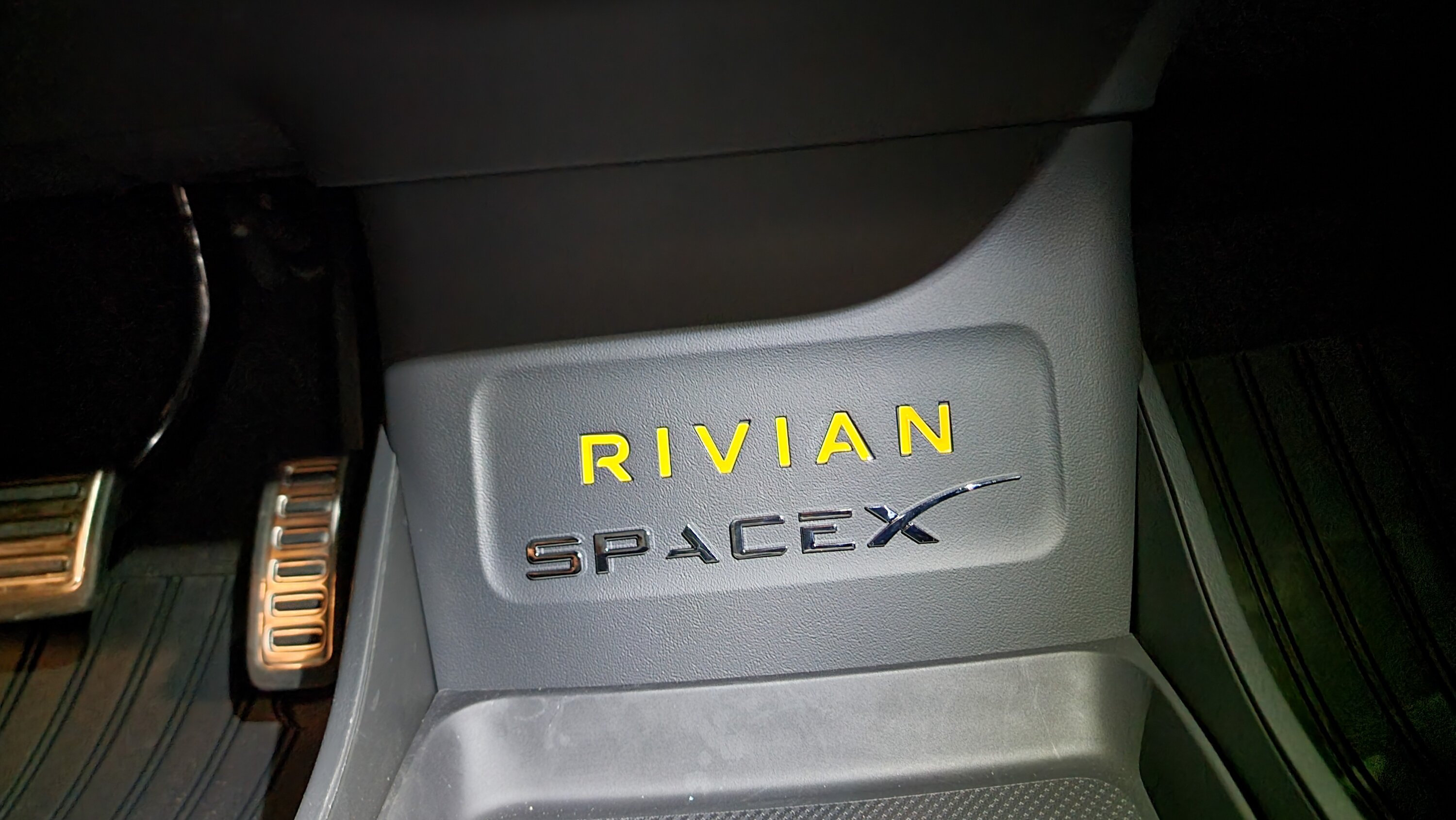 Rivian R1T R1S 🙋🏻‍♂️ What did you do TO your Rivian today?  🧰🔧📐🚿 20231007_200155