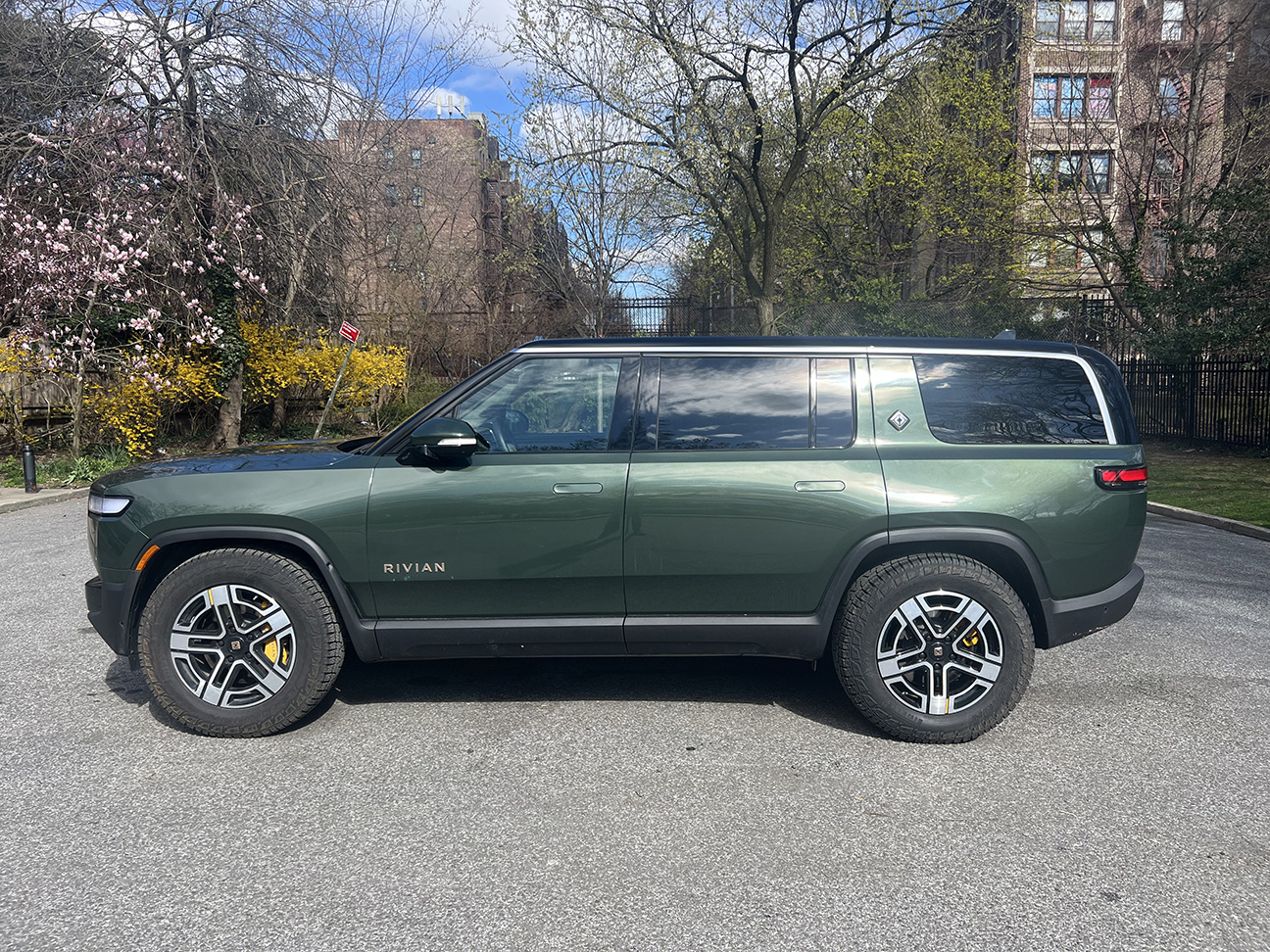 Rivian R1T R1S FOR SALE: 2023 R1S Quad Adv, FG/FE, 20" AT, 5,425 miles, $81,500 23IMG_6164_driver side