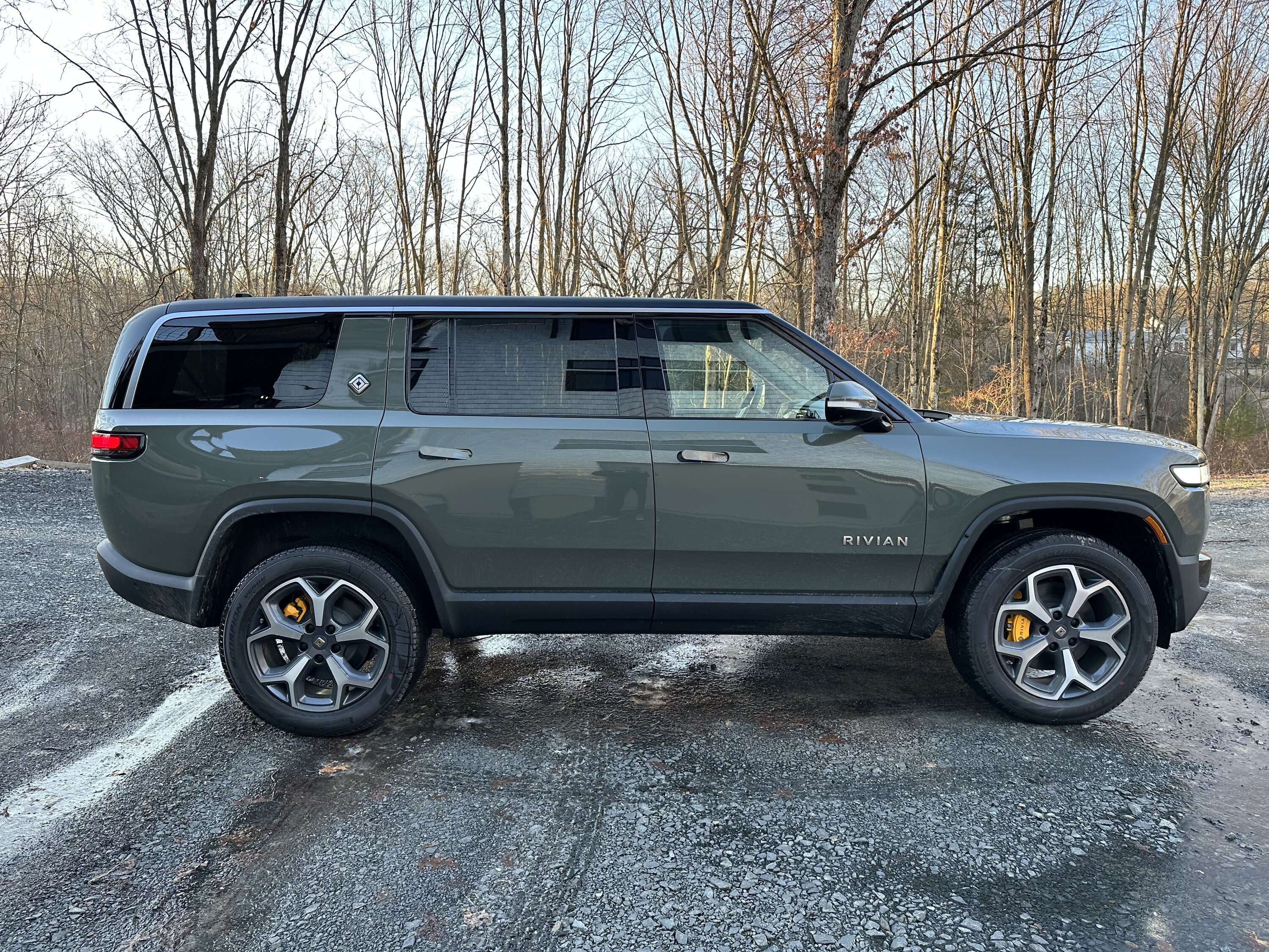 Rivian R1T R1S The wait ended today... R1S delivered after 846 days of waiting! 50770655-8258-4078-9C2D-E90EE4D75D42