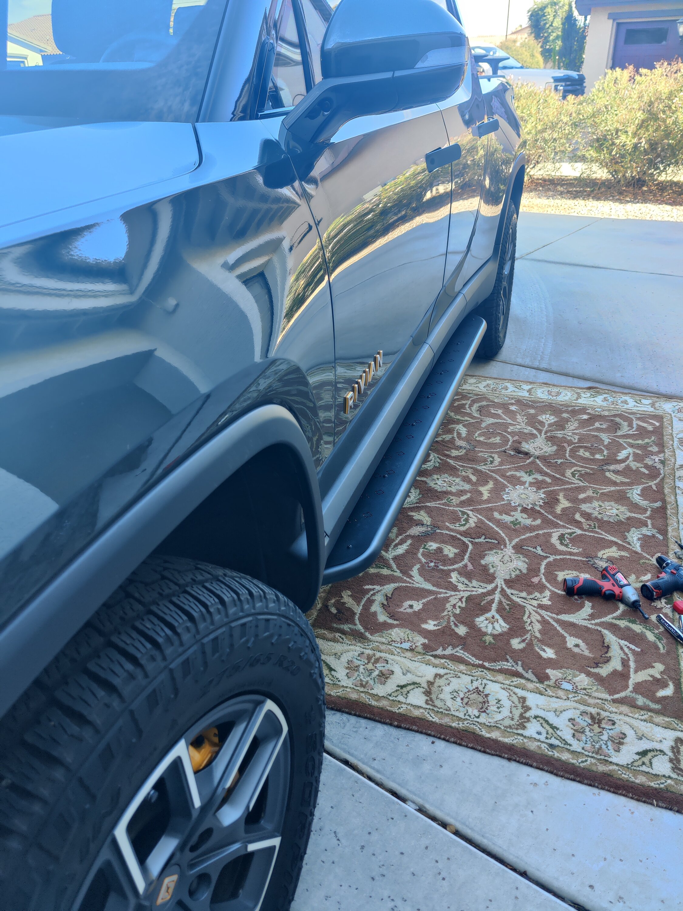 Rivian R1T R1S Installed the "Team 1EV RMaxx Running Boards & Rock Sliders for Rivian R1T" today Drivers side