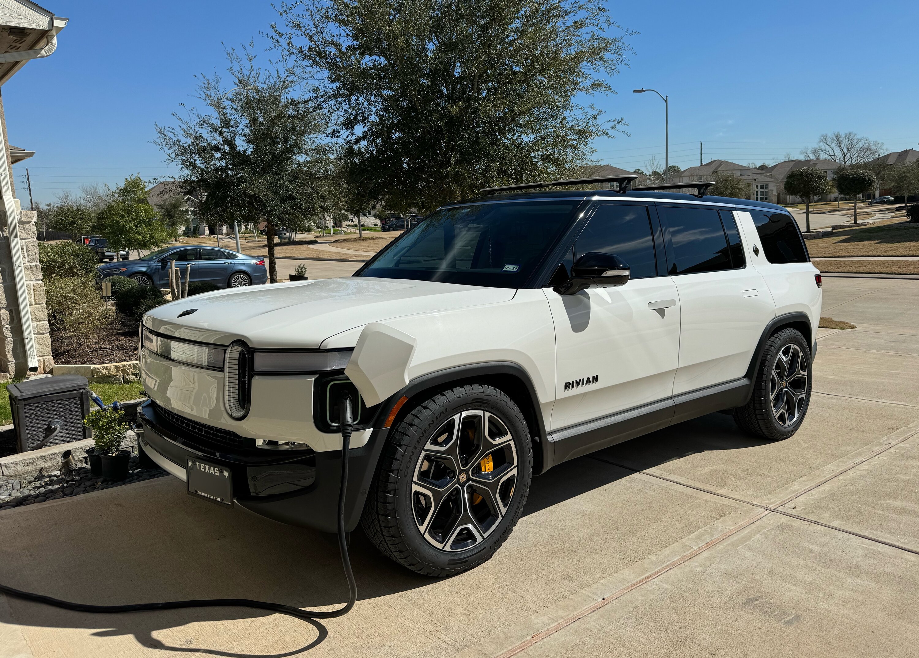 Rivian R1T R1S 🙋🏻‍♂️ What did you do TO your Rivian today?  🧰🔧📐🚿 IMG_1649