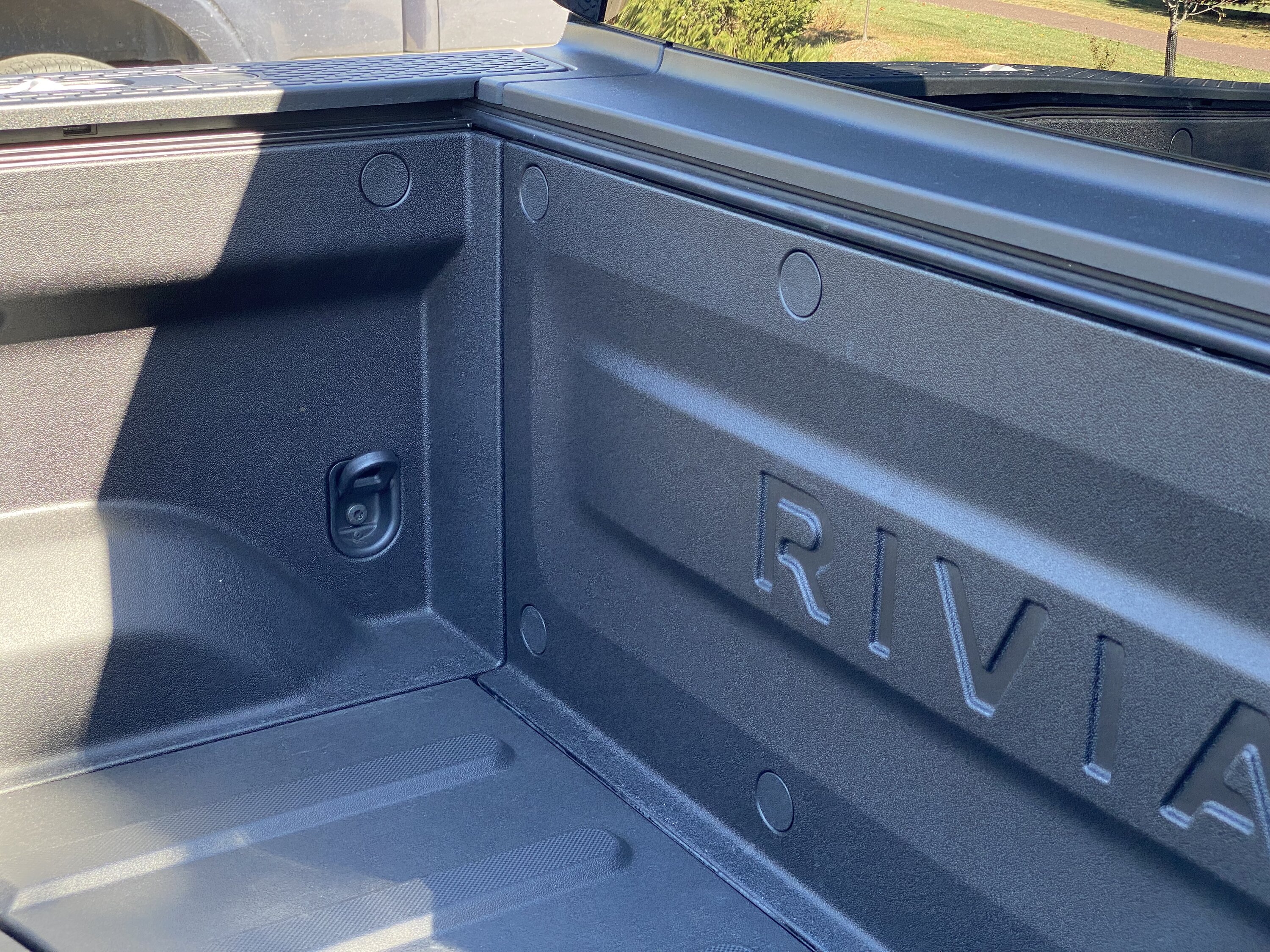 Rivian R1T R1S Took delivery on an R1T yesterday without the tonneau IMG_2816