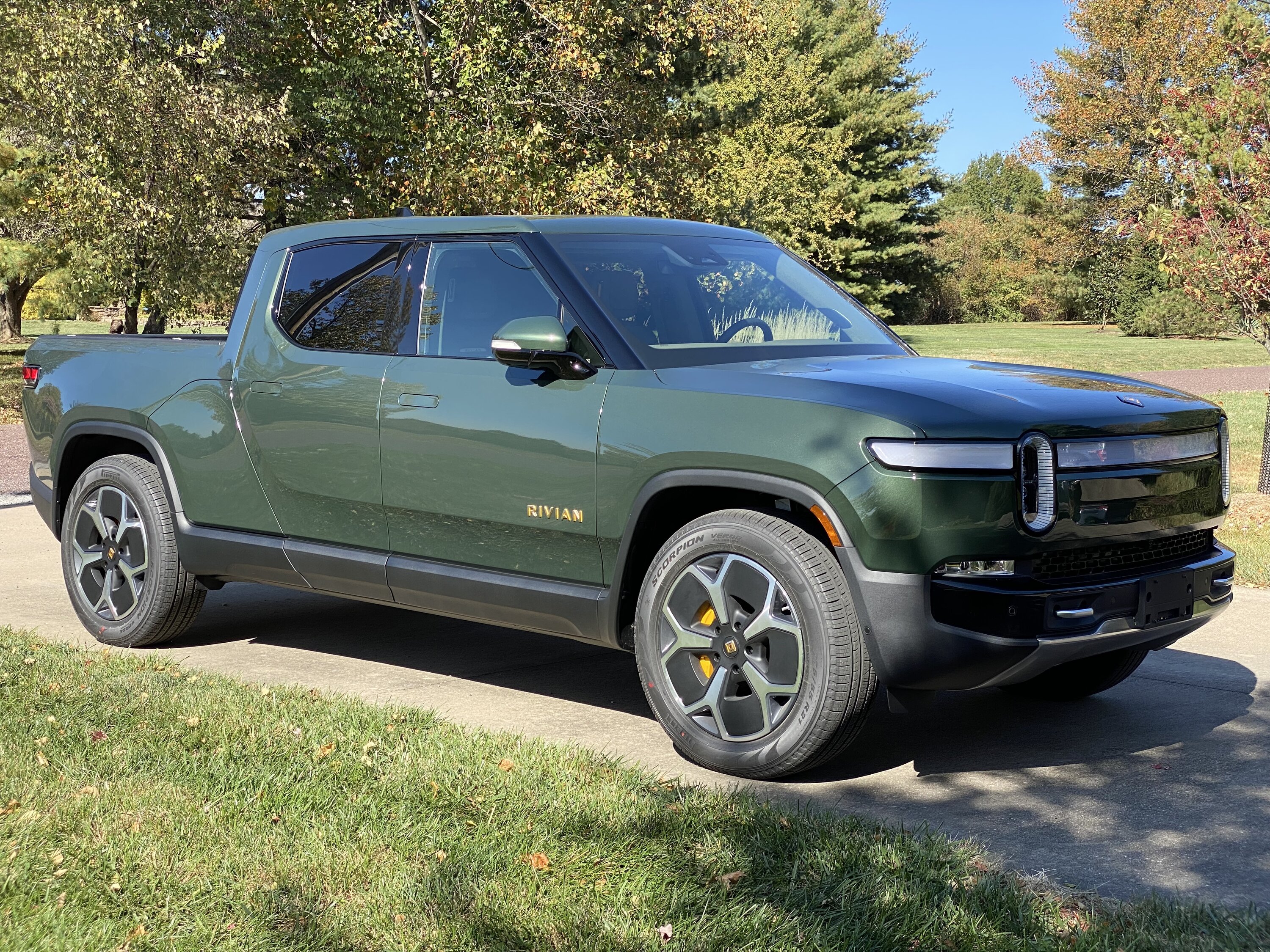 Rivian R1T R1S Took delivery on an R1T yesterday without the tonneau IMG_2825