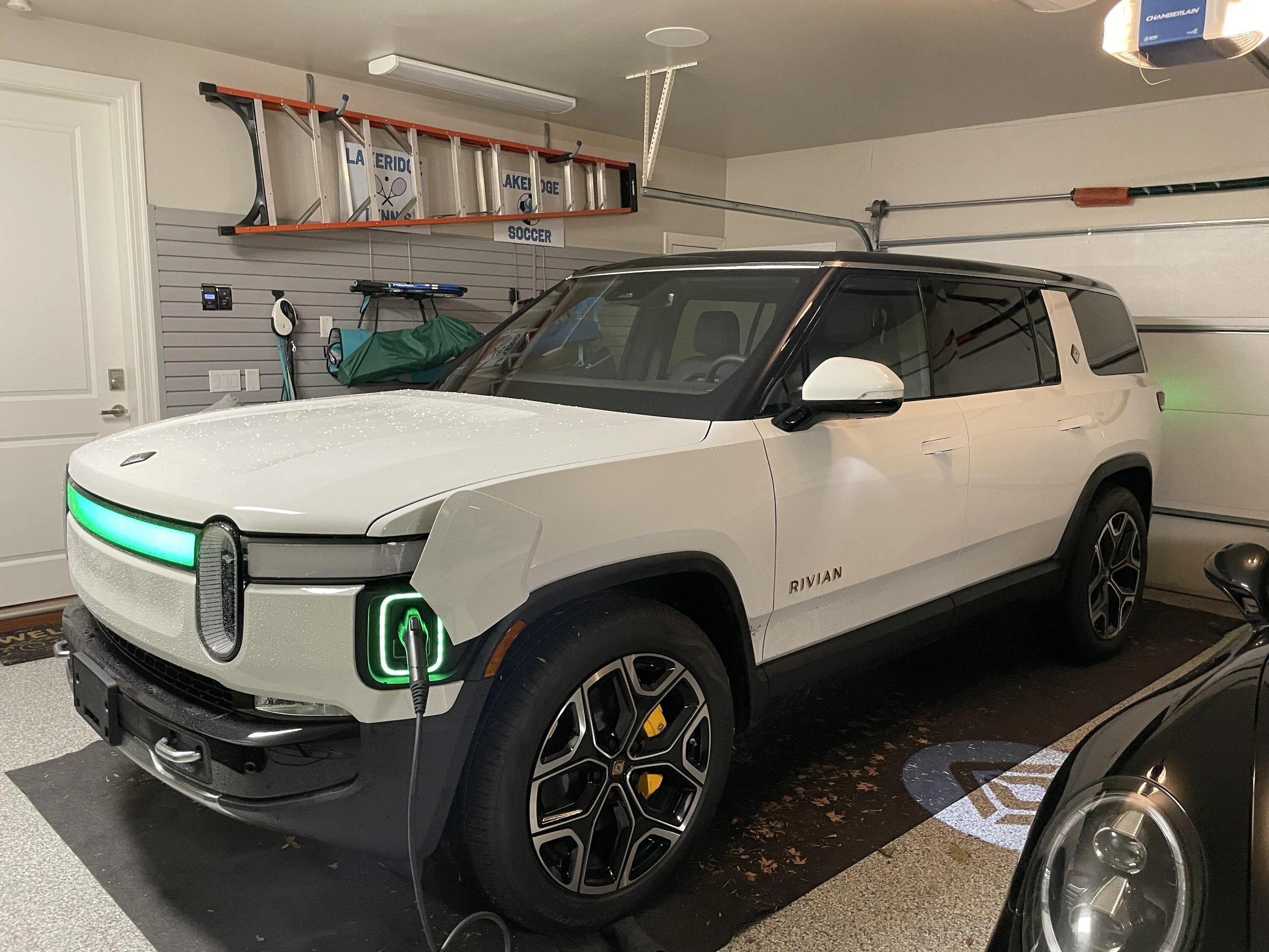 my-r1s-finally-delivered-list-of-quirks-that-i-noticed-rivian-forum