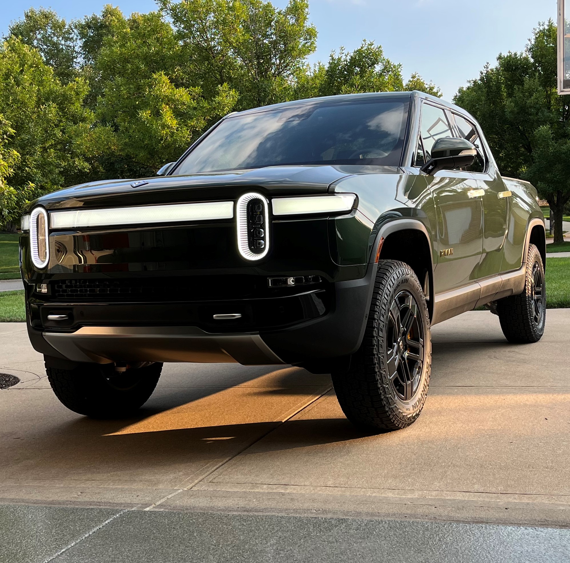 Rivian R1T R1S FOREST GREEN R1T Photos IMG_9255_C