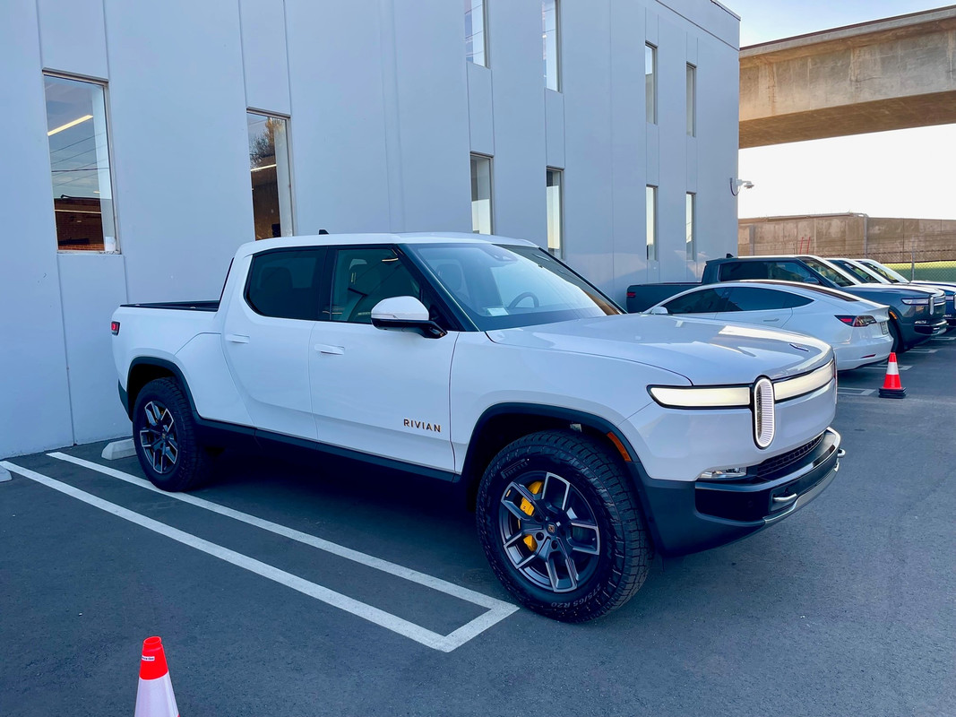 Rivian R1T R1S My new R1T and the Gang Pickup-2