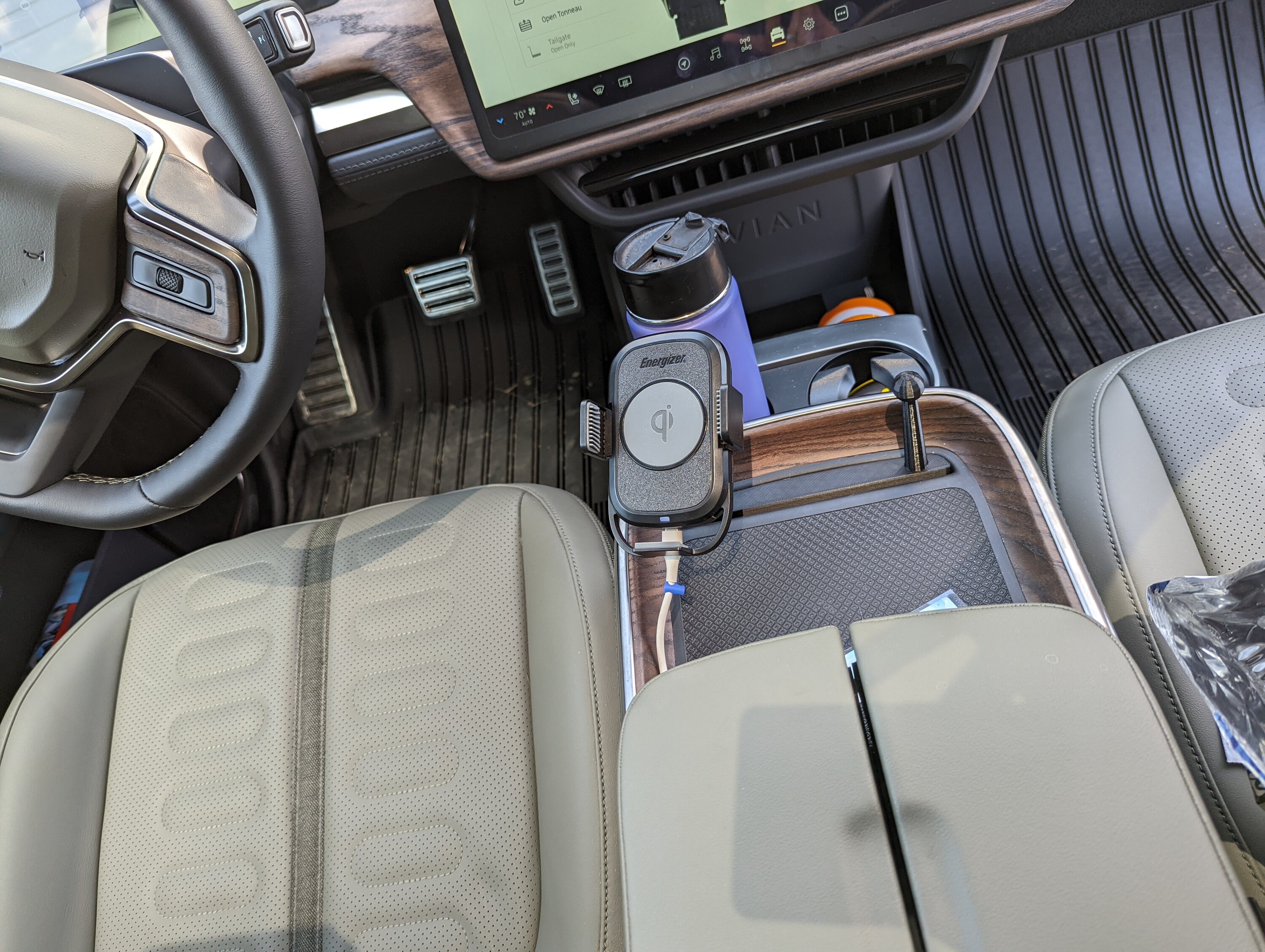 Rivian R1T R1S Mounting a cell phone.  Has anyone done it? PXL_20220701_205318507 (1)