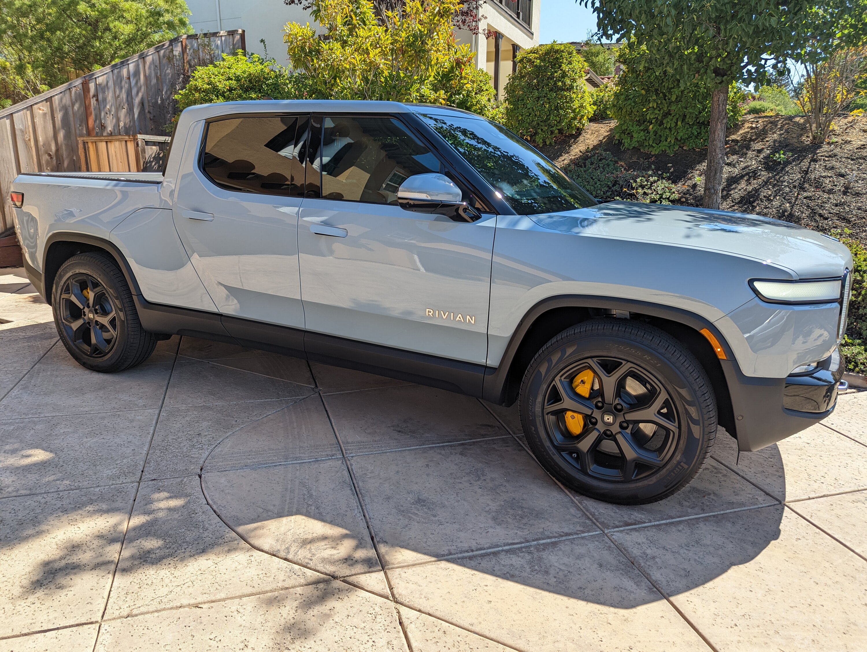 Rivian R1T R1S SOLD:  For Sale: 21" OEM Wheels & Tires PXL_20220804_174942728