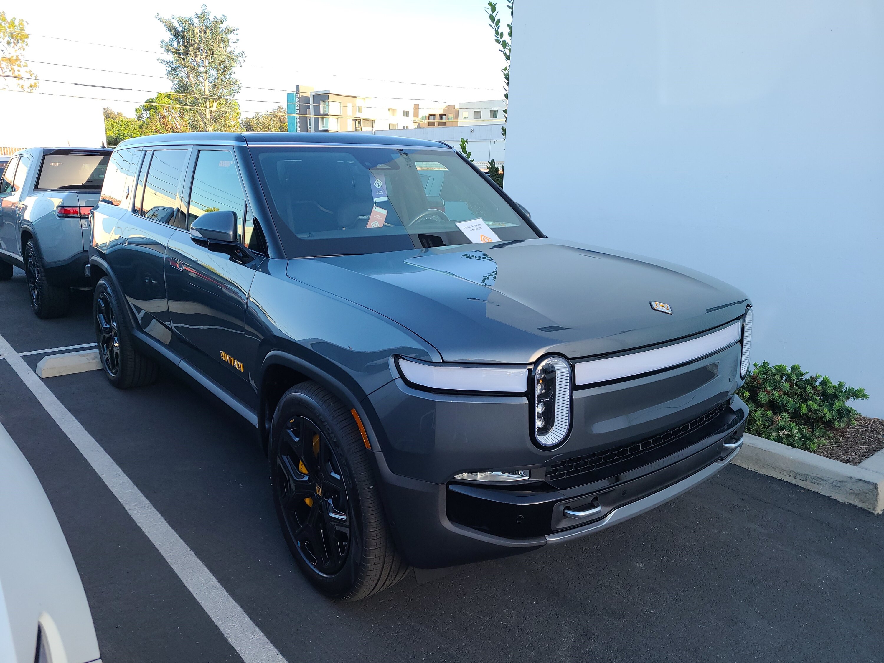 Rivian R1T R1S R1S deliveries at/from Costa Mesa (CA) Service Center? R1S 4