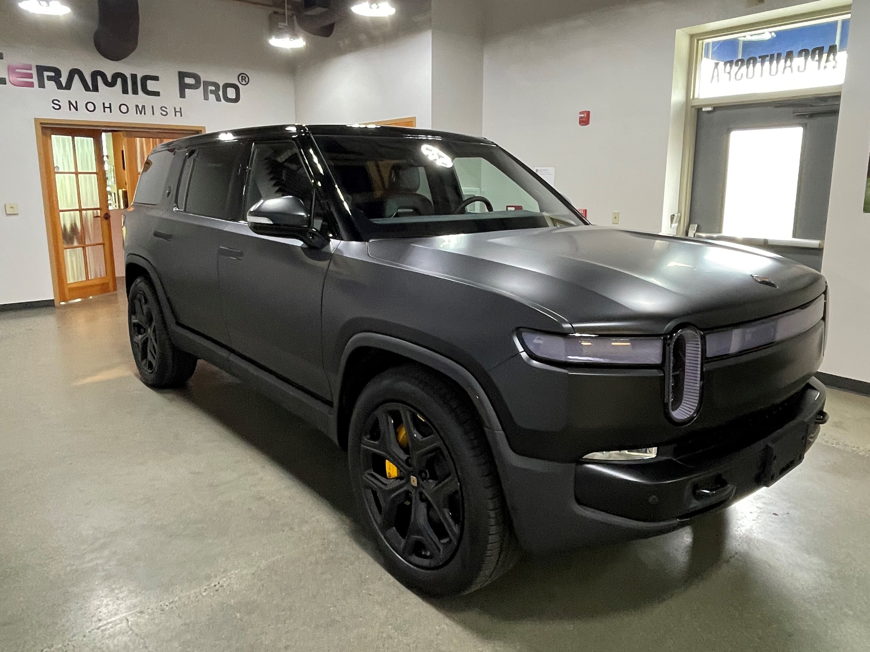 Rivian R1T R1S Using paint protection film to make this Rivian R1S two tone! Tylers Rivian