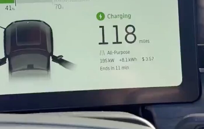 Video: Tesla supercharging pricing / cost shows on both R1 screens while charging