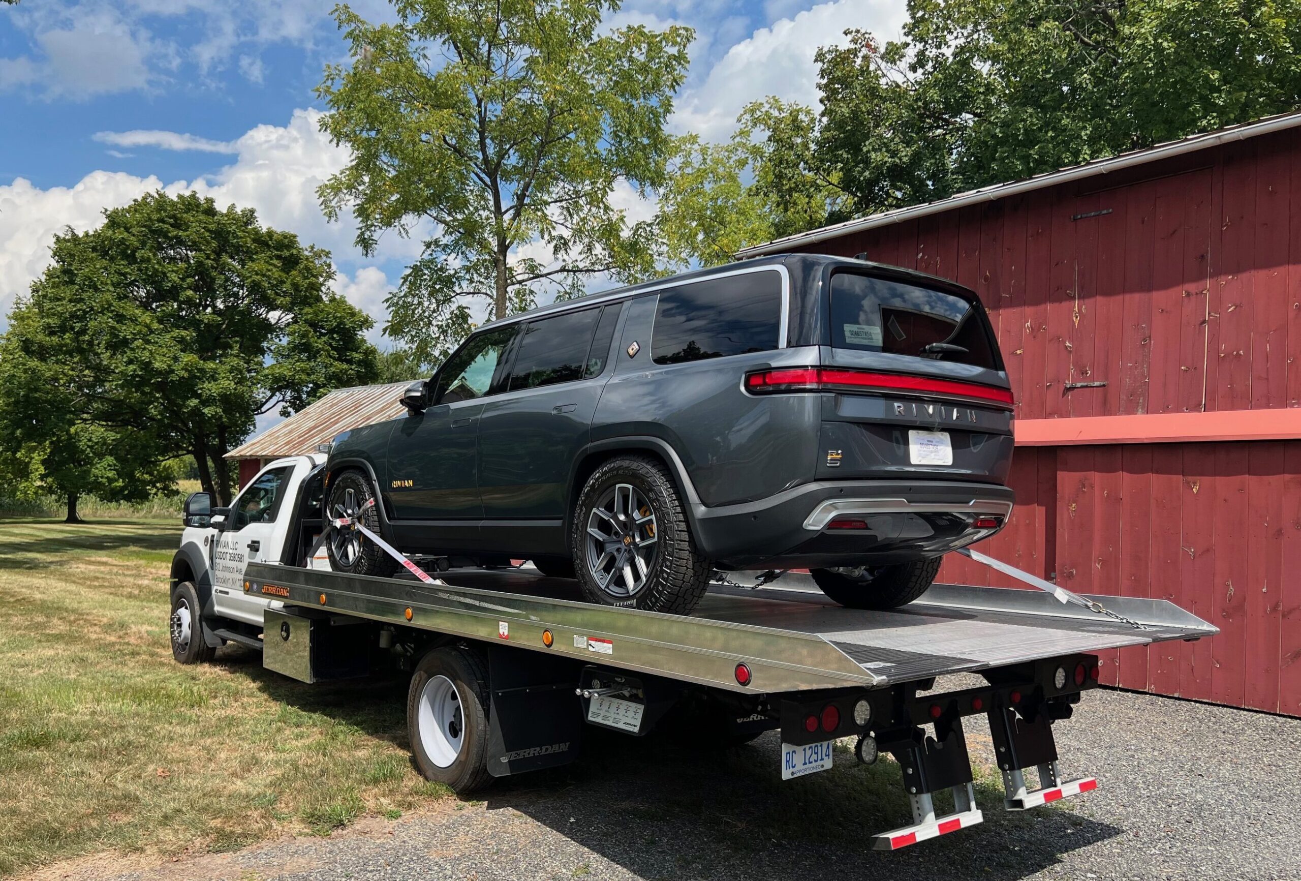 🤩 [UPDATE R1S Delivered! First Reactions + Photos] Friday will be a