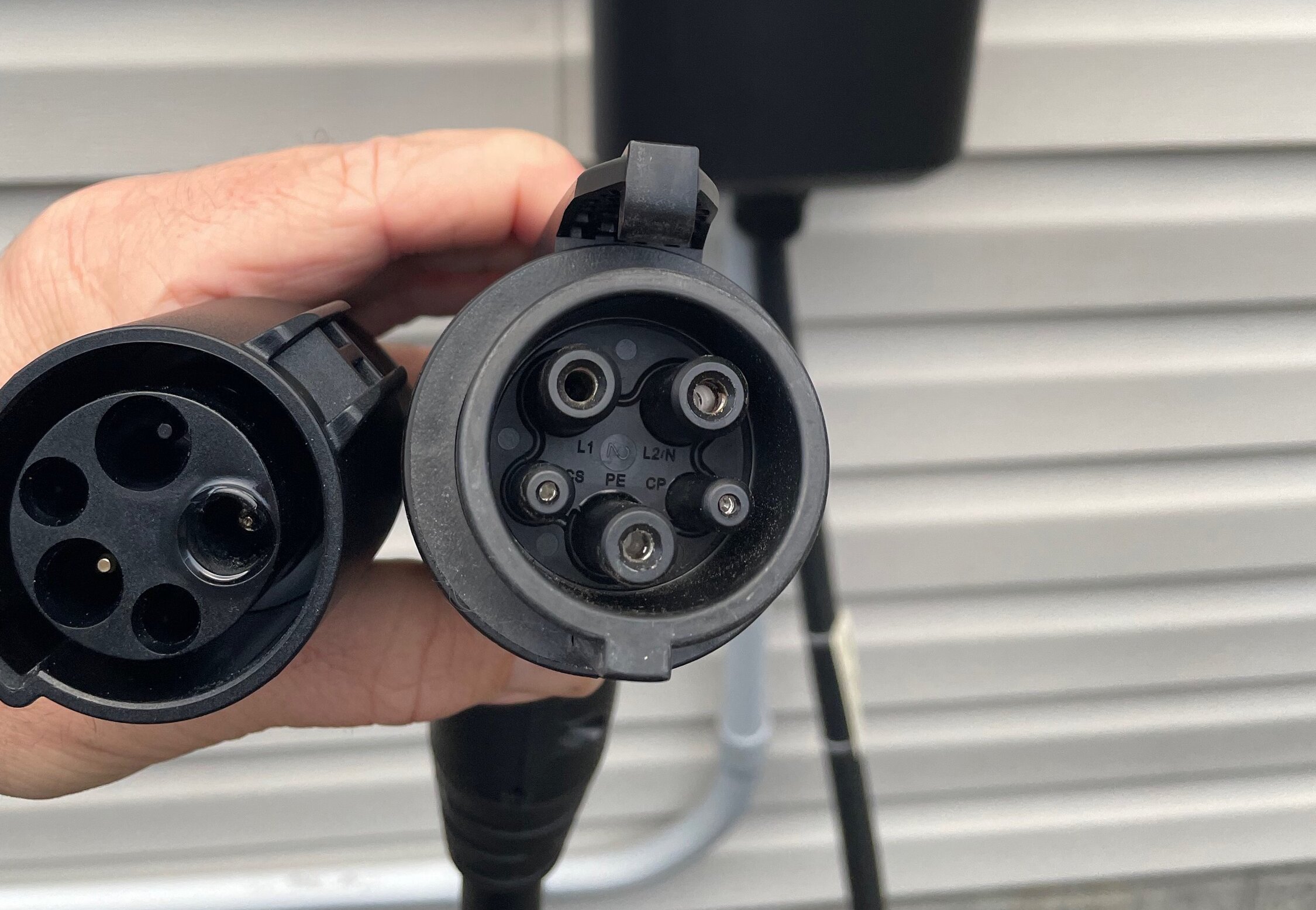 psa-rivian-doesn-t-recommend-using-a-tesla-adapter-with-rivian-wall